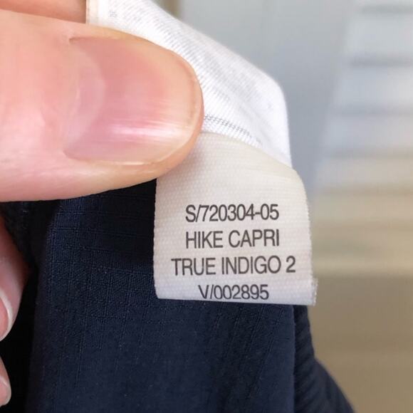 GapFit Hike Capris in Navy Indigo - Picture 7 of 8